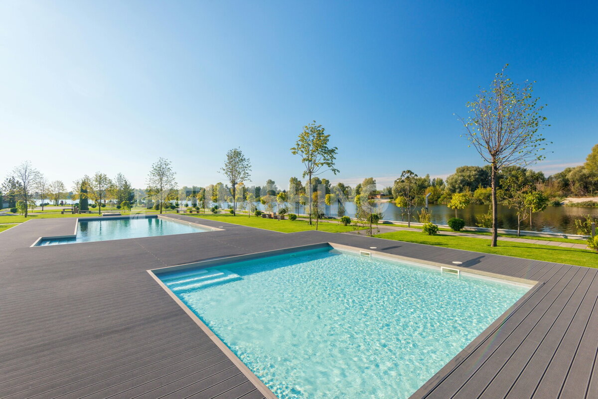 WPC terasa vyčistená a ošetrená údržbovým olejom 030